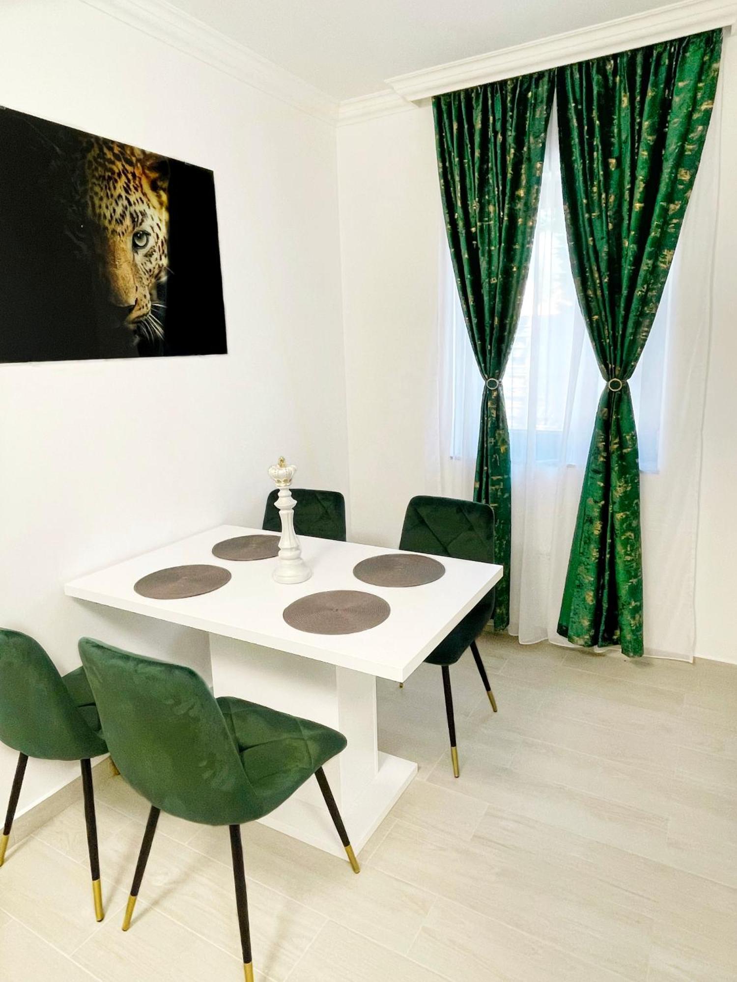 Rv Premium Apartments Арад Екстер'єр фото